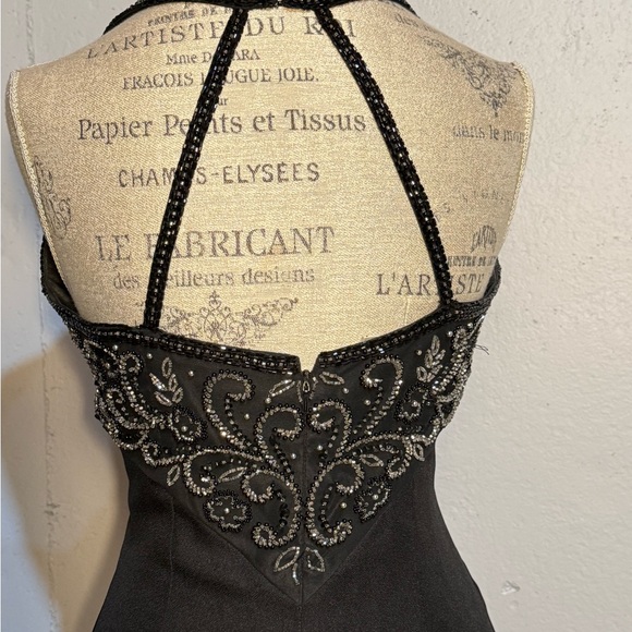 Elegant Black Embellished Evening Dress - Picture 3 of 16